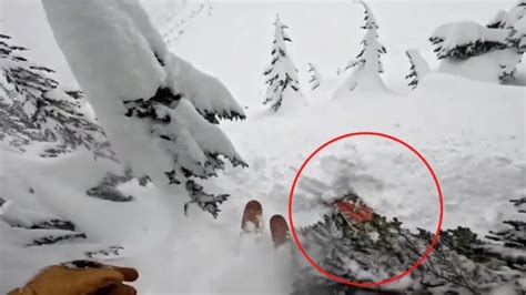 Dramatic rescue of US snowboarder buried headfirst in snow caught on video | The Cairns Post