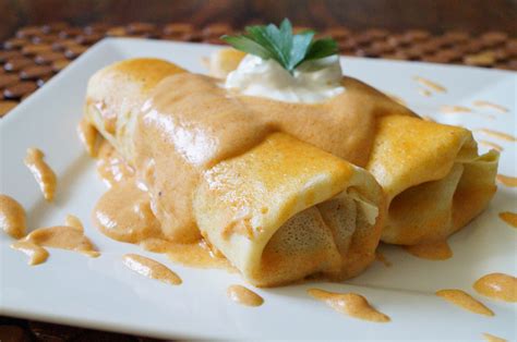 Hortobágyi Palacsinta (Hungarian Stuffed Crepes) - Tara's Multicultural ...