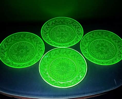 Set of 4 Vintage Green Uranium Vaseline Glass Dessert Plates 6 ...