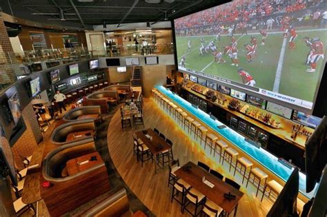 The Best Sports Bar in Every NFL City | Bares deportivos, Decoración bar deportivo, Decoracion ...