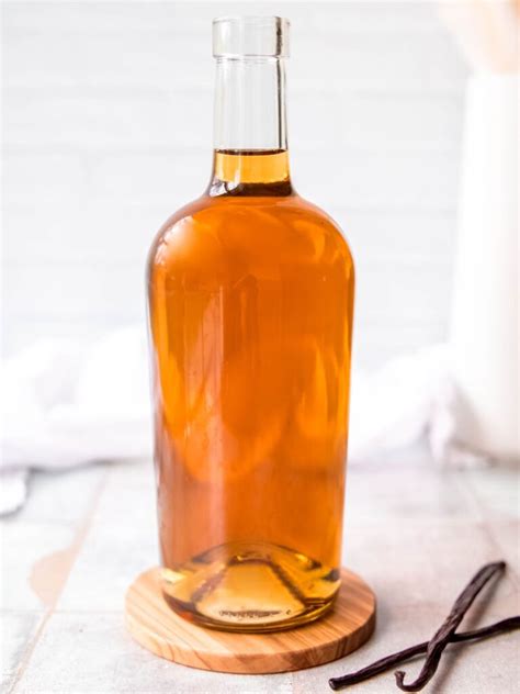 Vanilla Simple Syrup - coffeecopycat.com