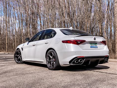 2020 Alfa Romeo Giulia Quadrifoglio review: Impassioned performance meets improved tech - CNET