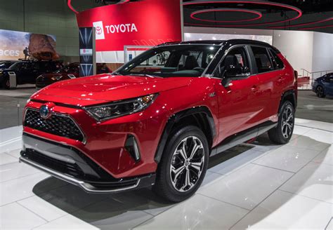 The Toyota RAV4 Continues to Dominate Despite Lackluster Reviews