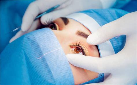 Advantages and Disadvantages of Cornea Transplant and Scleral Lenses for keratoconus ...