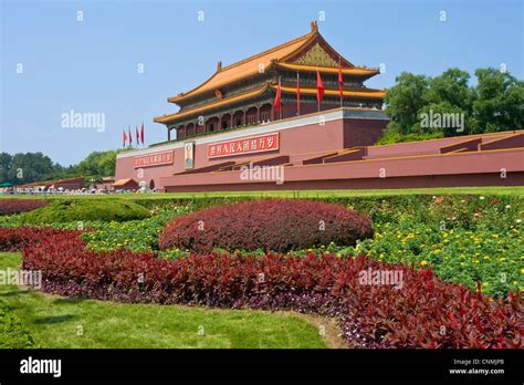 Tiananmen Gate (Gate of Heavenly Peace) - the main entrance to The ...