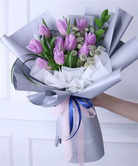 Flowers & Plants :: Tulips :: 10 Pieces Purple Tulip in Gorgeous Bouquet