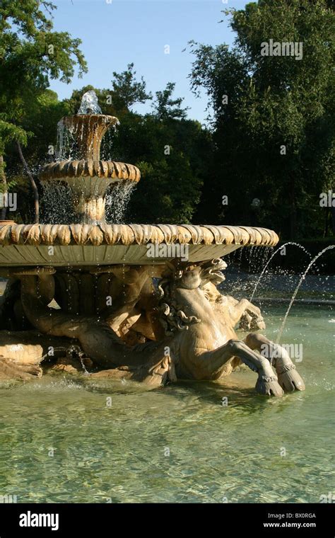 Villa borghese brunnen hi-res stock photography and images - Alamy