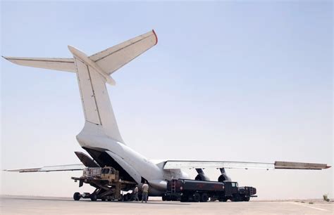 Russian Navy Ilyushin Il-76 Unloads Cargo - AERONEF.NET