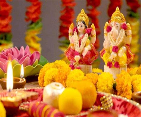Diwali 2021 Lakshmi Aarti: आज दीपावली पर करें मां लक्ष्मी का वैदिक ...