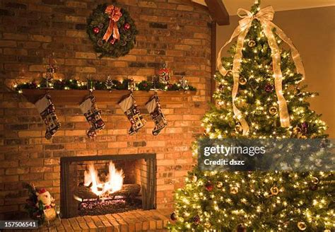 Christmas Scene Fireplace Photos and Premium High Res Pictures - Getty ...