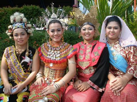 Melanau Sarawak Traditional Costume / Melanau People Junglekey In Image - Pasir putih