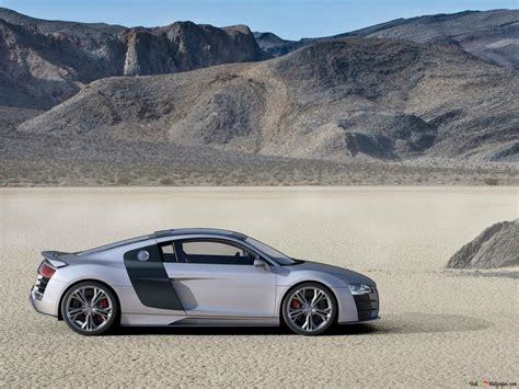 Silver Audi RS8 and desert HD wallpaper download