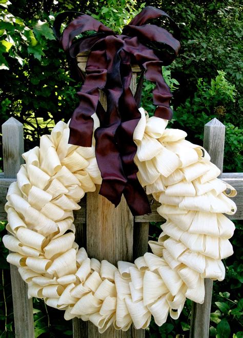 Corn Husk Harvest Wreath | Harvest wreath, Corn husk crafts, Corn husk wreath