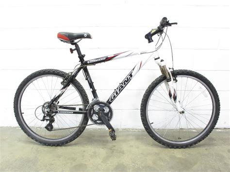 Giant Boulder Se Mountain Bike | Property Room