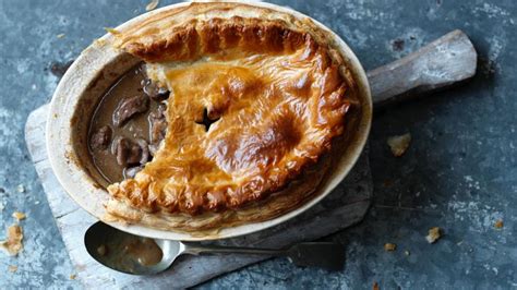 Steak and kidney pie recipe - BBC Food