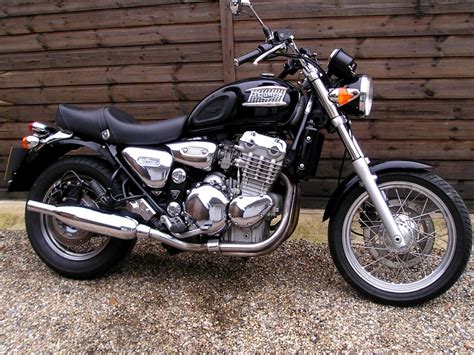 £ SOLD, Triumph Thunderbird 900 (2 owners, 17000 miles) 2000 W Reg. – Sargents of Sussex