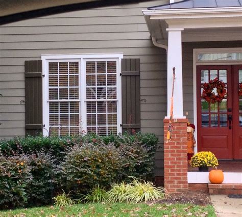 What Color Shutters Go With Red Brick - Wood Jenny