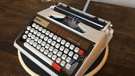 TypewriterMinutes-Typewriter Review: 1979 Brother Deluxe 1350 - YouTube