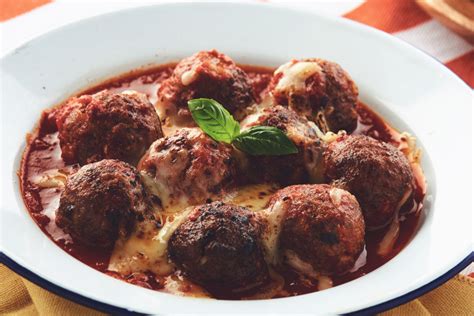 Vegetarian Meatballs Marinara | Italian Recipes | Quorn