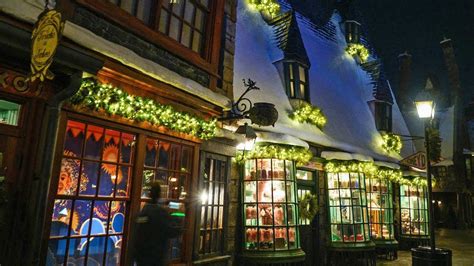 Christmas in the Wizarding World of Harry Potter nighttime tour at Universal Studios Hollywood ...