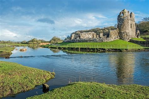 Ogmore Castle Ruins Ogmore Village - Canvas Print