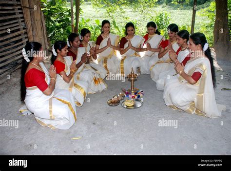 Kaikottikali dance hi-res stock photography and images - Alamy