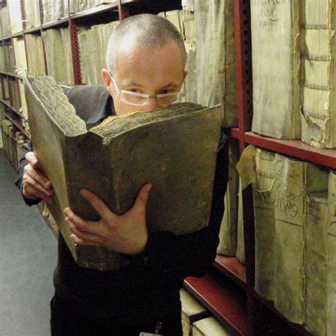 Scent Detectives Define the Smell of Old Books – COOL HUNTING®