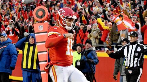 Chiefs vs. Raiders score: Kansas City's defense dominates as Chiefs ...