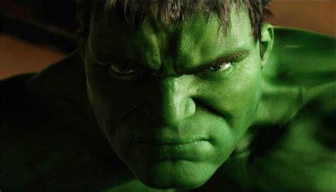 Eric Bana Returning As The Hulk? | GIANT FREAKIN ROBOT