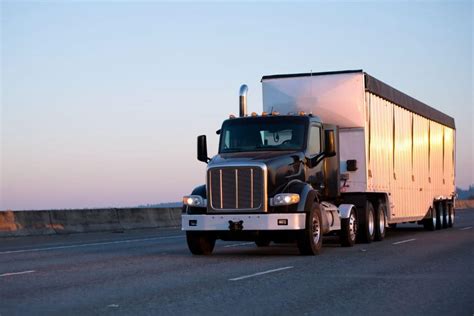 What are the Advantages of Enclosed Trailer Trucks?