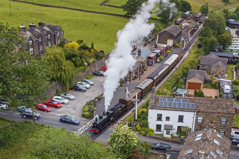 Oakworth Station Tours - Keighley & Worth Valley Railway