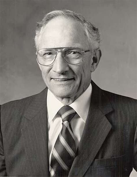 Pioneer gets his due / Intel's co-founder, inventor of first microchip, honored