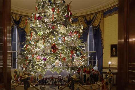 President Biden's cat Willow leads purrfect Christmas tour of the White ...