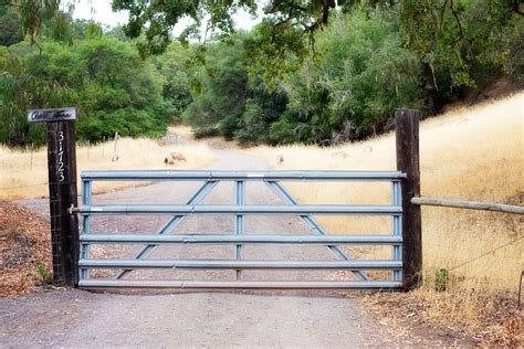 How to Set Up a Solar Driveway Gate - Understand Solar