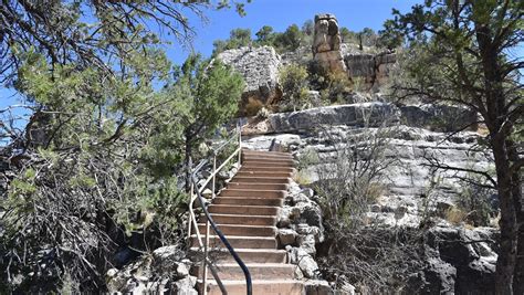 Walnut Canyon National Monument hiking trails