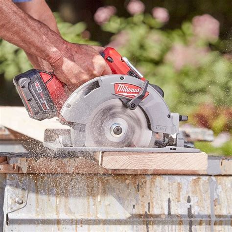 Choosing the Best Cordless Circular Saw: A Guide