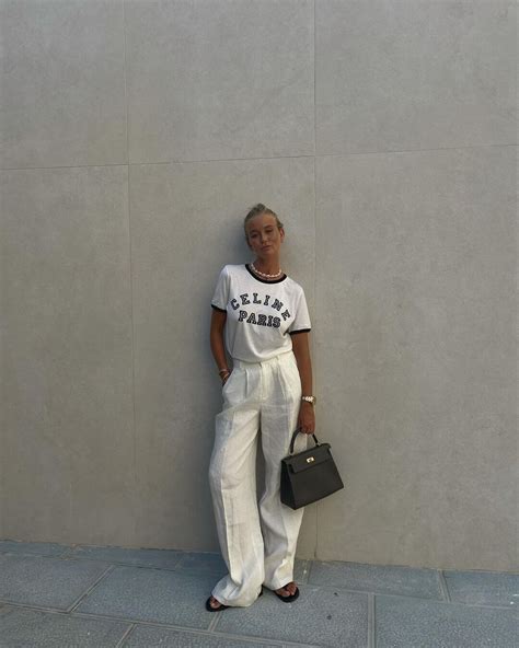 10 Ways to Tuck in Your Shirt Like A Fashion Girl - The Cool Hour | Style Inspiration | Shop Fashion