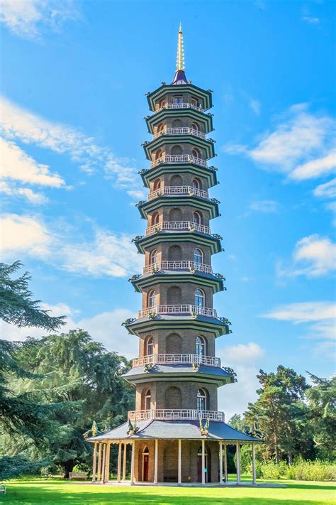 Why does Kew Gardens have a giant pagoda?