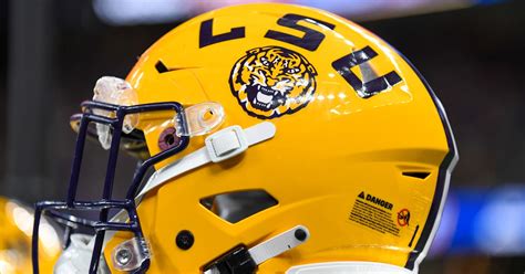 LSU players react to new air conditioned helmets - On3