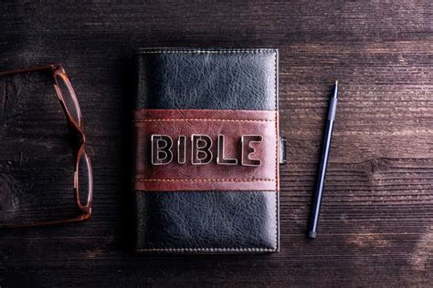 Bible and pen Stock Photos, Royalty Free Bible and pen Images | Depositphotos