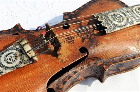 Tradtional Hardangerfiddle at Hardanger Folk Museum © Elisabeth Emmerhoff | Violin, Fiddle ...