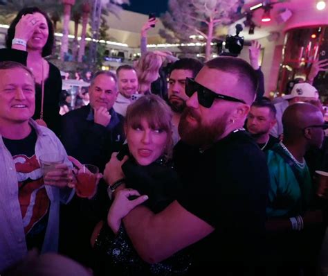 DANCE & KISS: Taylor Swift and Travis Kelce show off the sweet love at ...