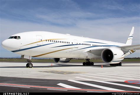 N777AS | Boeing 777-24Q | Mid East Jet | Jacques Lienard | JetPhotos