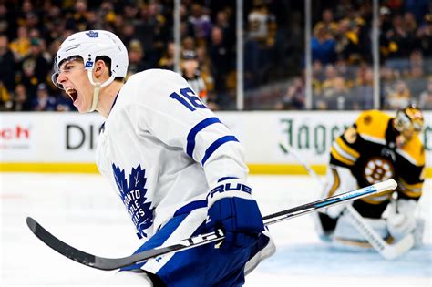 Toronto Maple Leafs: Mitch Marner using platform to help front-line workers