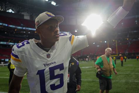 'He's very, very smart': Inside Josh Dobbs' incredible Vikings debut ...