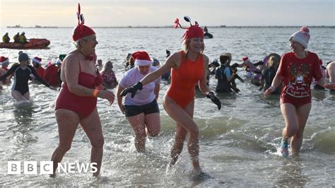 Boxing Day dip: Hundreds take plunge in RNLI event in Southend