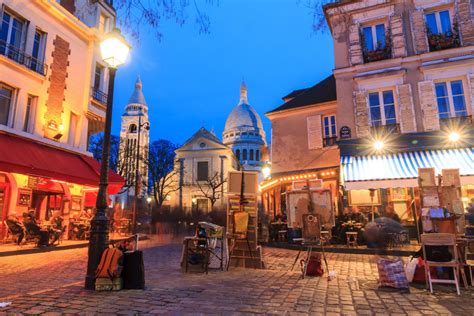 Place du Tertre à Montmartre : découvrir la place des artistes peintres ...