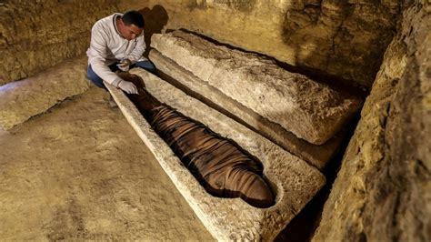 3000 Jahre alte Mumien in Ägypten entdeckt | AFP - YouTube