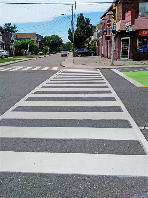 Symbol Markings & Pedestrian Signs - Airlines Painted Markings