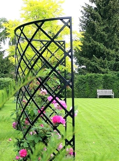 Modern Metal Trellis - I like the mix of modern and classic approach to ...